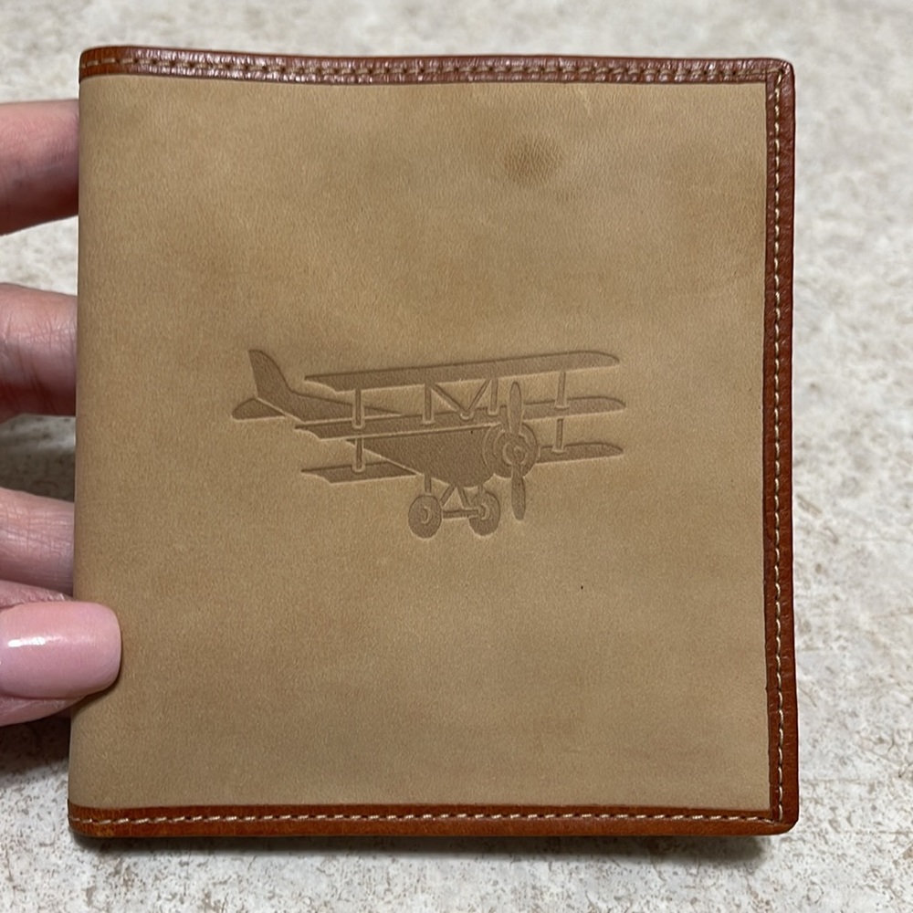 BNWOT VINTAGE AEROPOSTALE TAN & SADDLE BROWN LEATHER AIRPLANE BIFOLD WAL…
